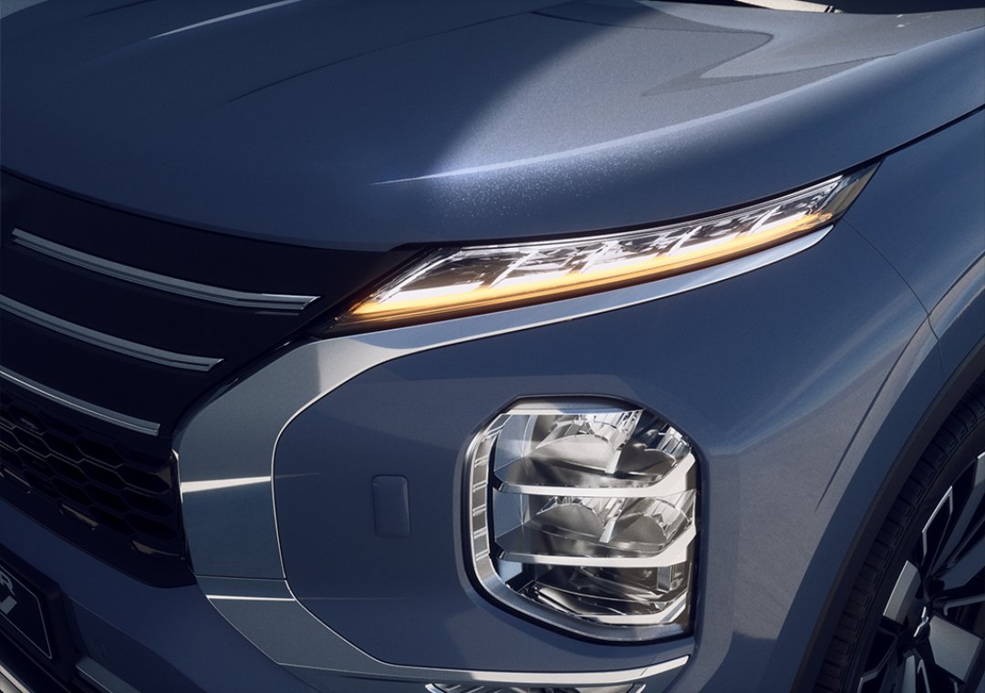 Nové Mitsubishi OUTLANDER PHEV - přední LED světlomety