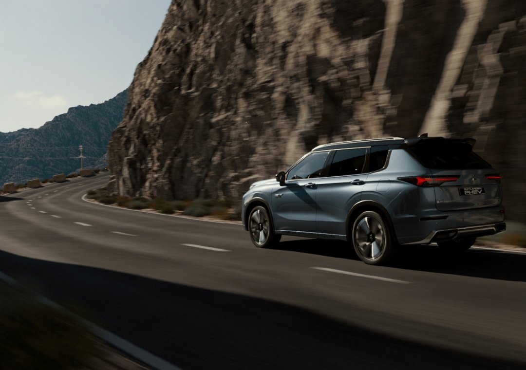 Nové Mitsubishi OUTLANDER PHEV - asistent pro sjíždění strmých kopců