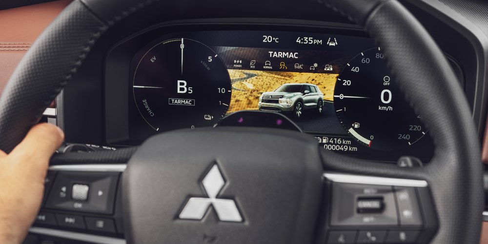 Nové Mitsubishi OUTLANDER PHEV - jízdní režim asfalt