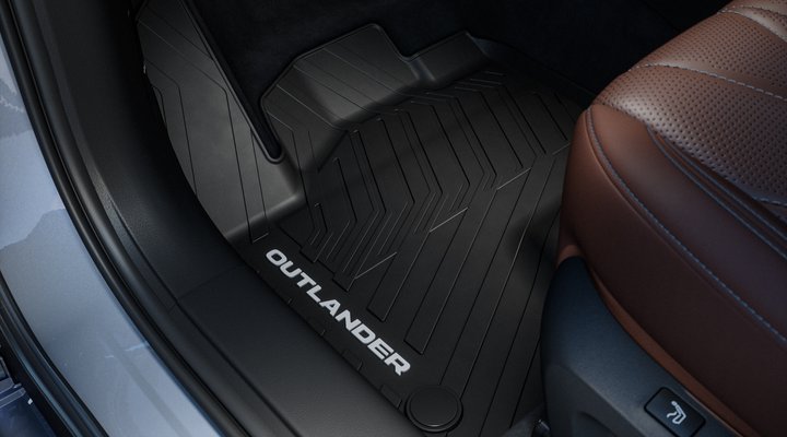 Nové Mitsubishi OUTLANDER PHEV - sada gumových koberců
