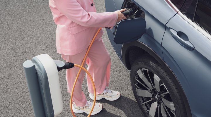 Nové Mitsubishi OUTLANDER PHEV - nabíjecí kabel