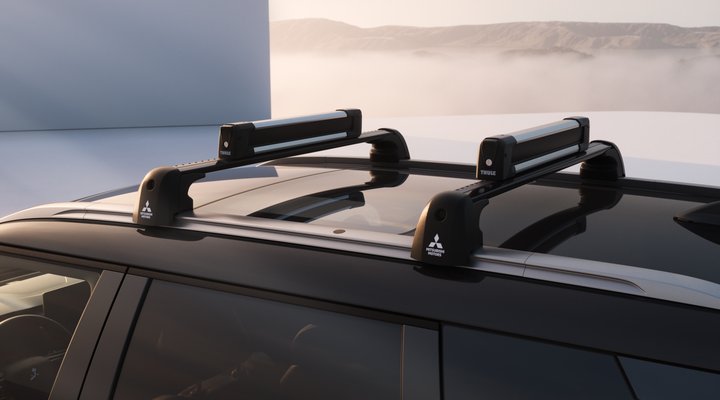 Nové Mitsubishi OUTLANDER PHEV - střešní nosič lyží a snowboardů