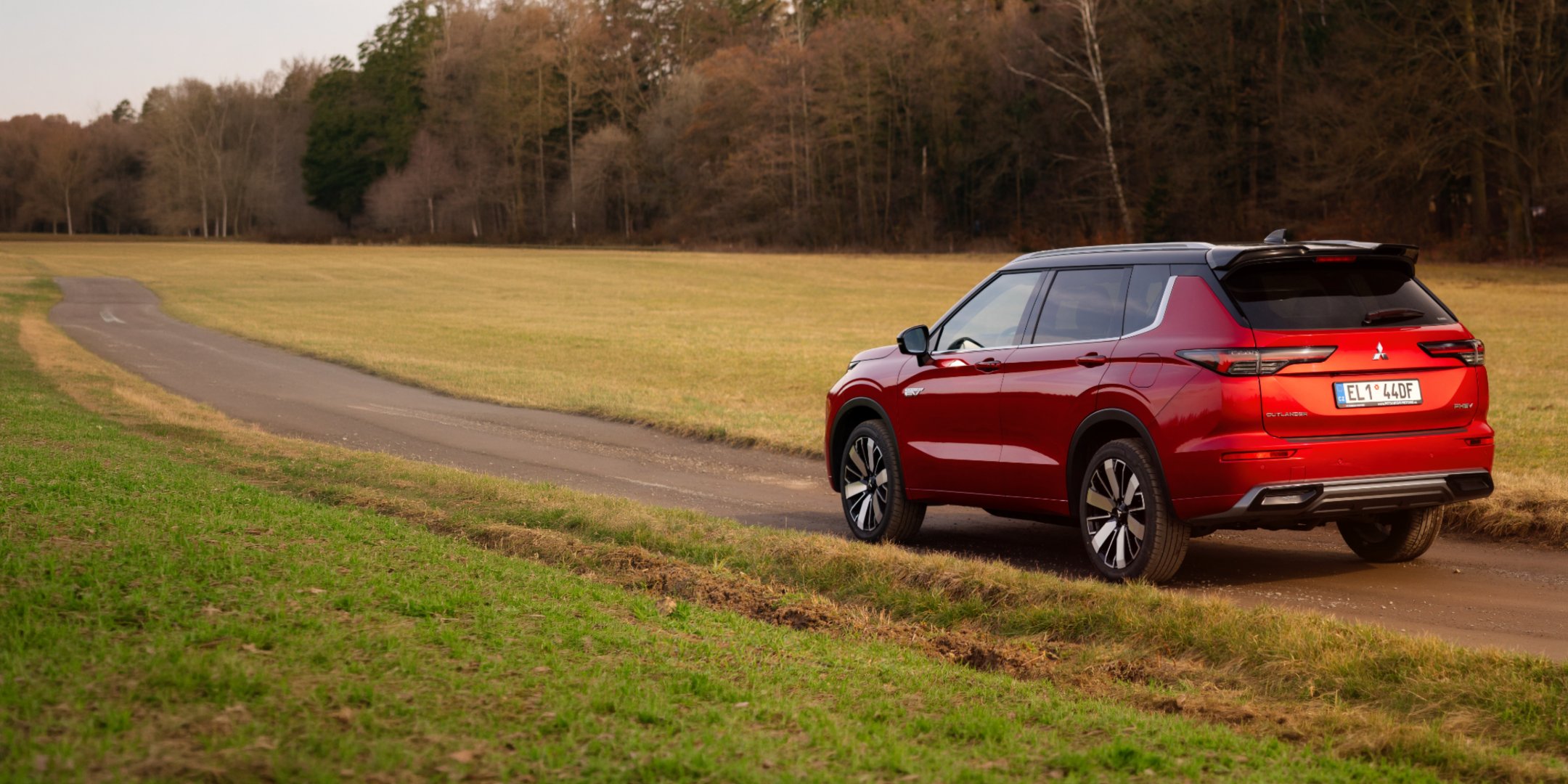 Mitsubishi Outlander PHEV 25 let - elektřina pro každý den