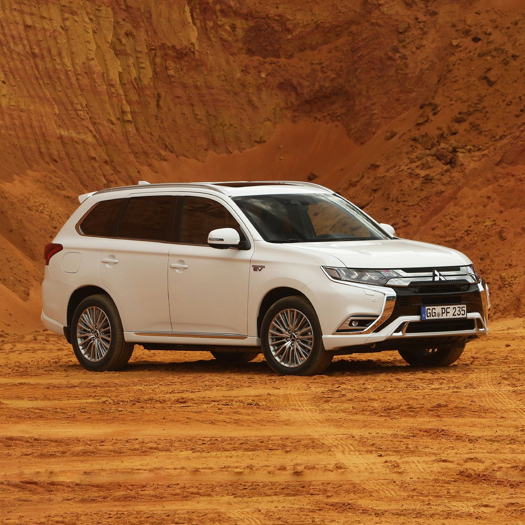 Mitsubishi Outlander PHEV 25 let - 2018